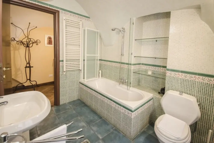 Garisenda Lodge