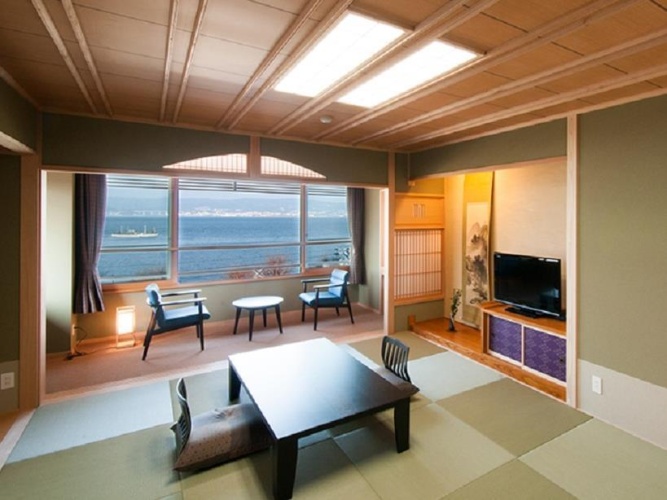 Standard room with lake view