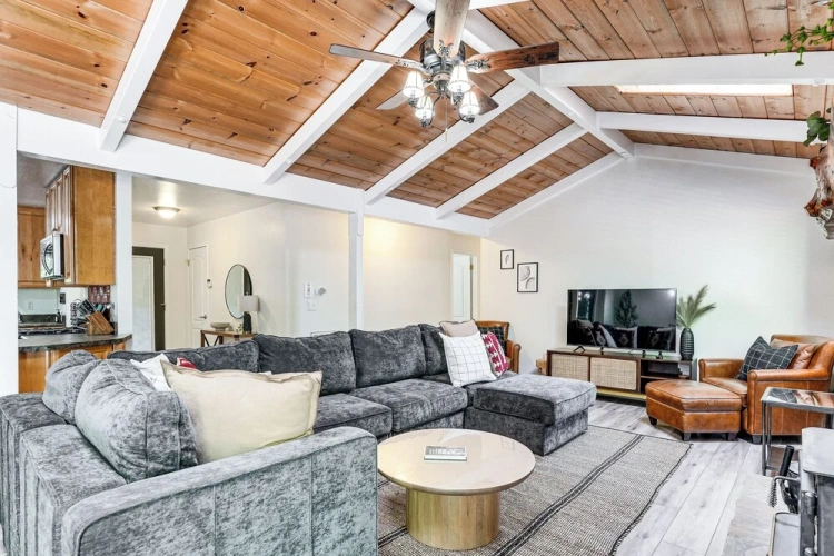 4 Bedrooms Cottage