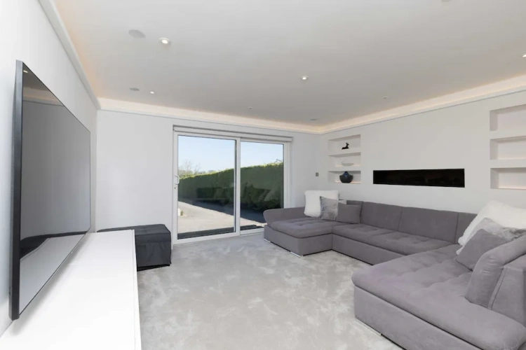 4 Bedrooms Cottage