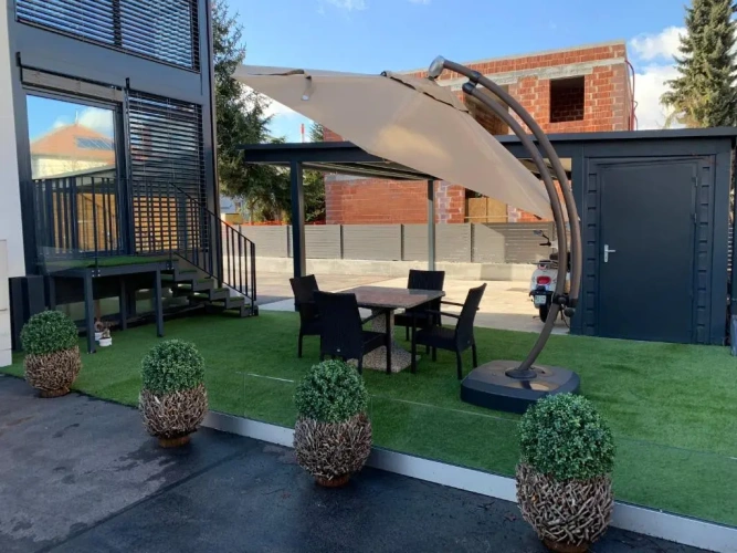 Deluxe Apartment