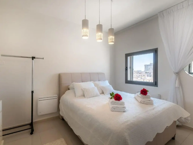 2 Bedrooms Apartment