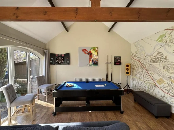 3 Bedrooms Apartment