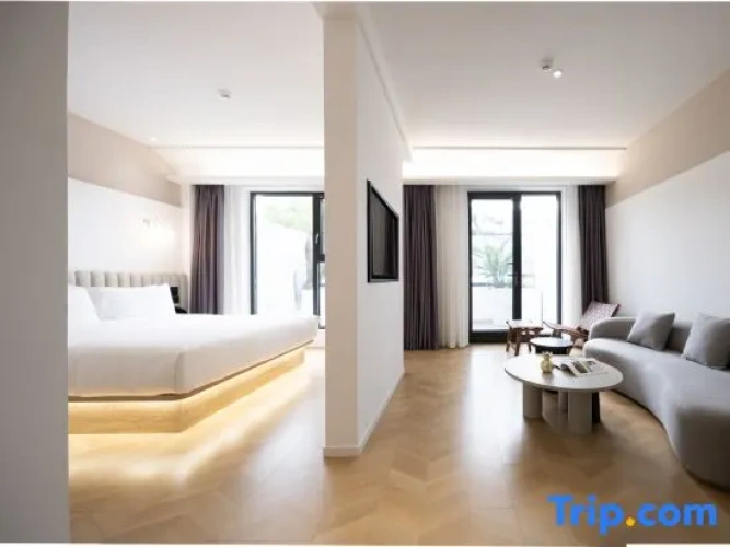 1 Bedroom Suite with balcony