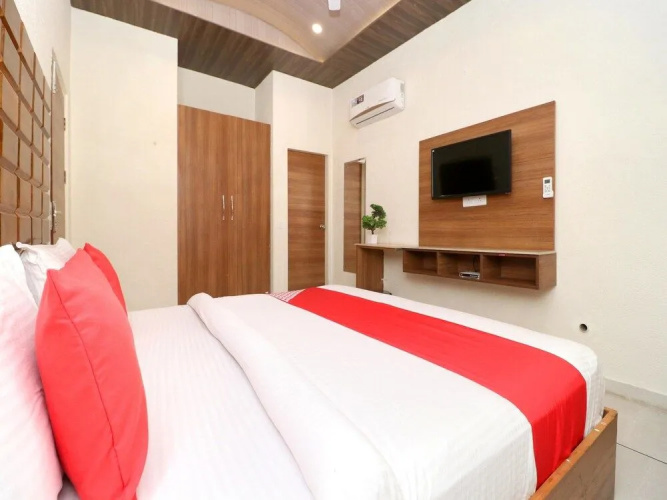 OYO 28142 Hotel Sharrytel