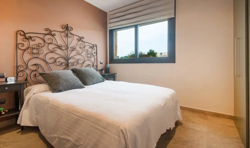 4 Bedrooms Apartment