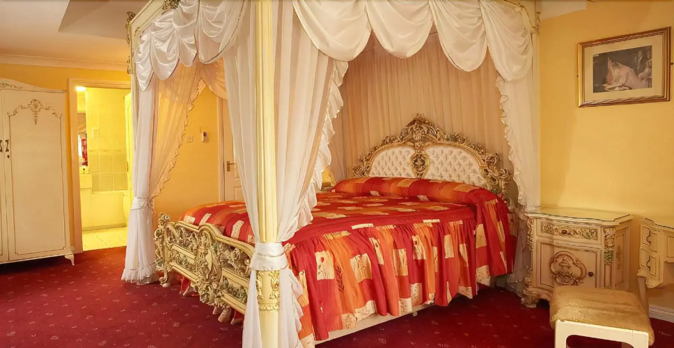 Potters International Hotel