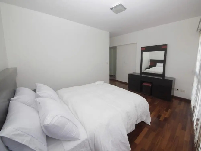 Great Location Walking Distance to Larcomar and Wong