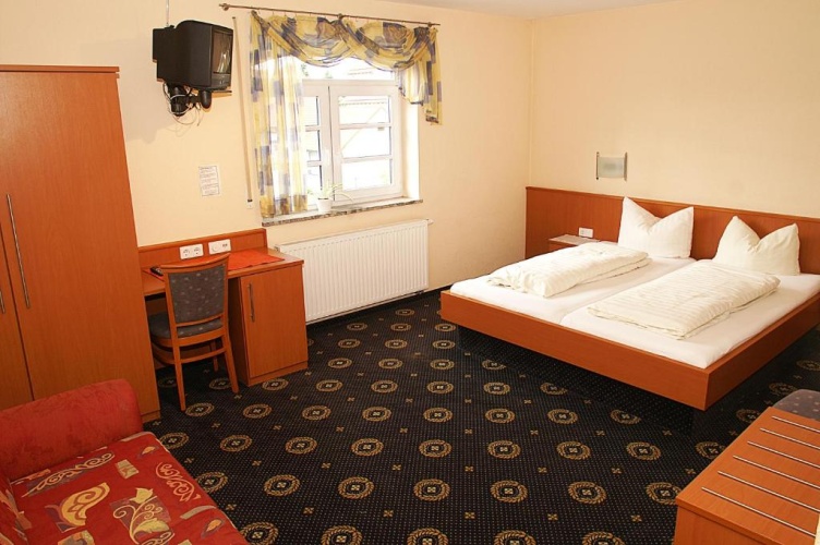 Standard Triple room