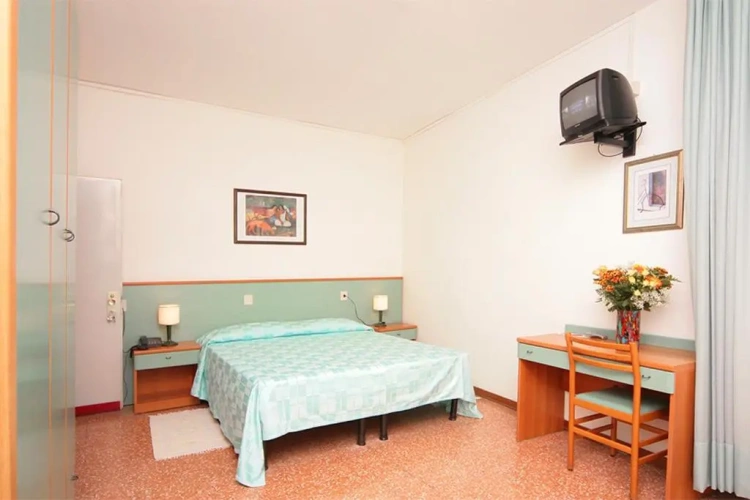 Standard Double room with balcony and with partial sea view
