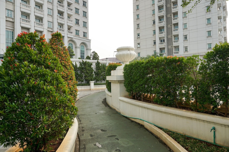 Comfy 1Br At Bellezza Apartment