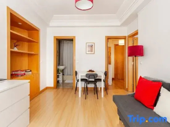 Top Location Beautiful Apartment!