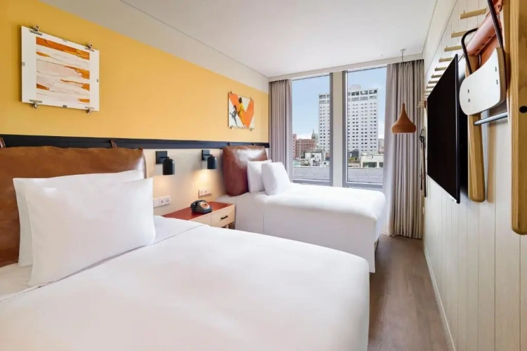 Standard Double room with city view