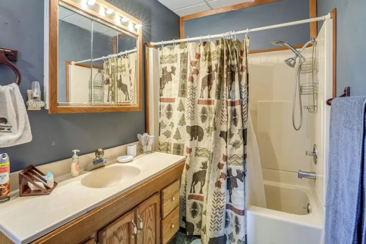 7 Mi to Main Street: Cabin w/ Deck in Stanley!