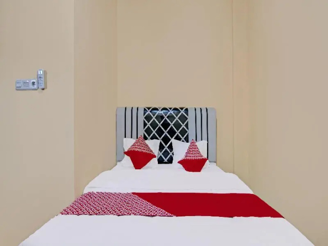 Oyo 91835 Djasur Kost