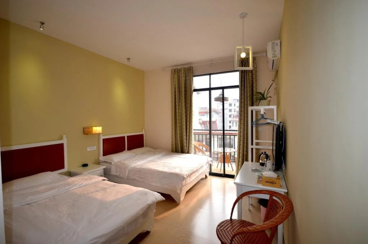 Shanshan gap Year Hotel