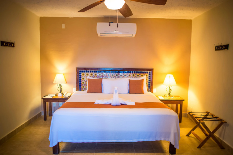 Petit Lafitte HotelOver view