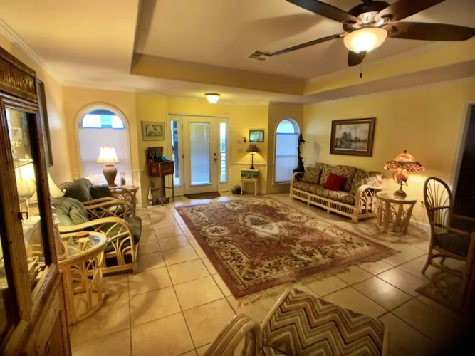 Family Ties - 3 Br Home
