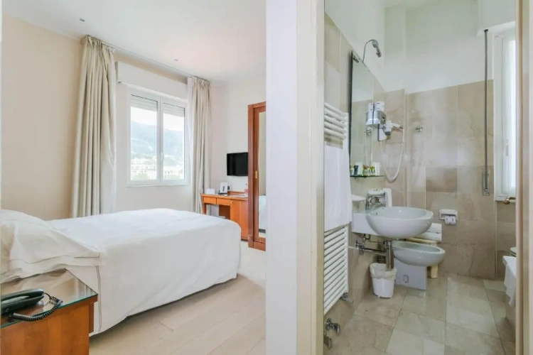 Deluxe Double room with partial sea view