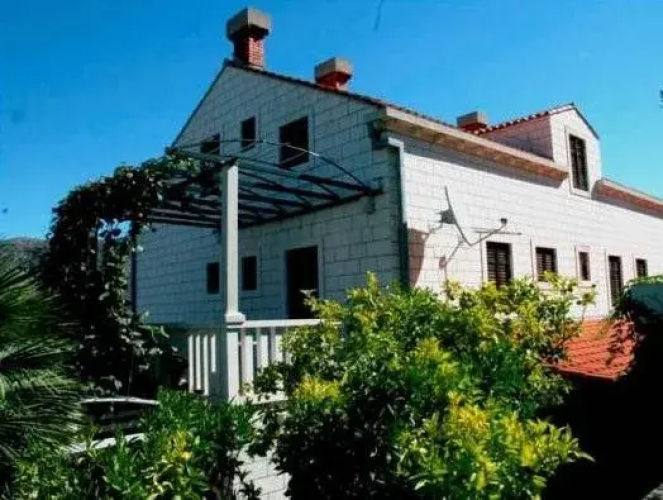 Apartments and Rooms Villa Mir