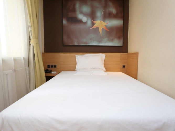 Economy Twin room with street view