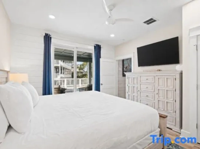 4 Bedrooms Apartment