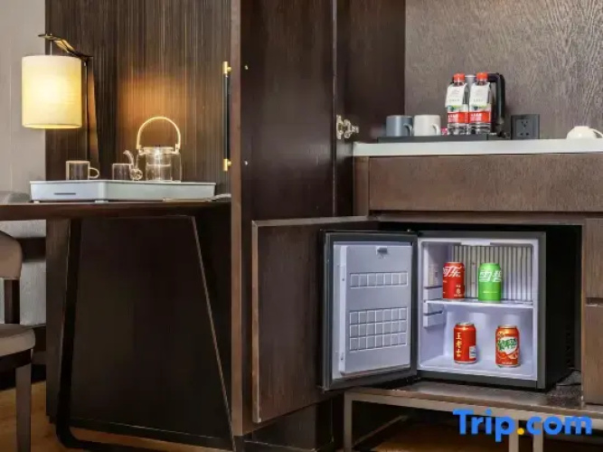 1 Bedroom Business Suite