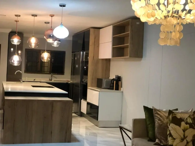 3 Bedrooms Apartment