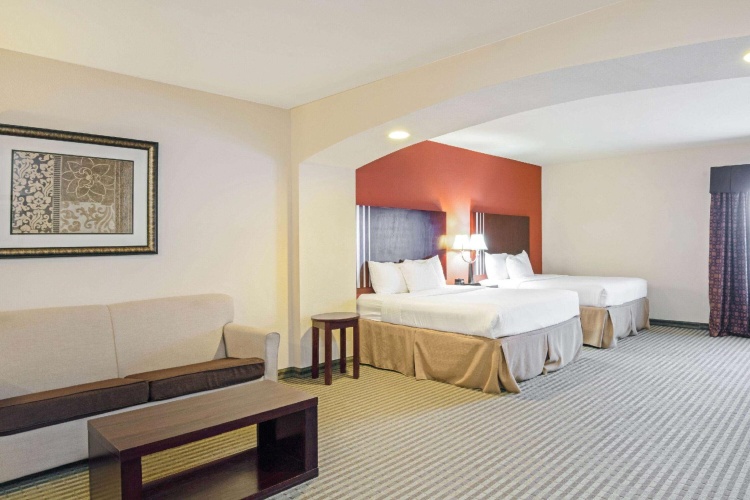 Deluxe Quadruple Family Suite