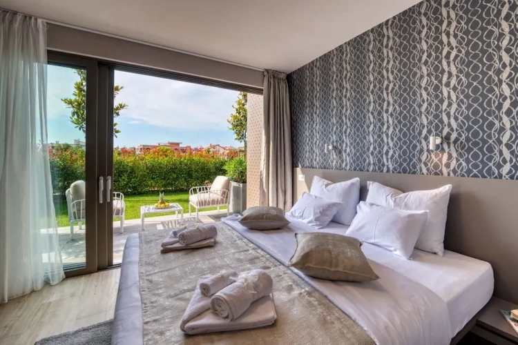 1 Bedroom Apartment with sea view