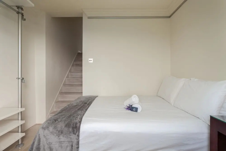 Bright Eardley Crescent Nest
