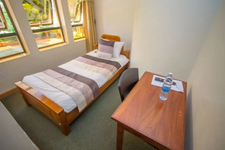 Crown Suites Hotel