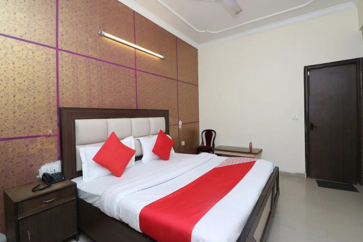 OYO 35663 Mayank Palace