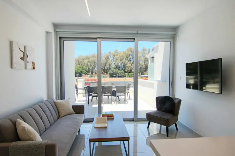Phaedrus Living: Seaside Deluxe Flat Harbour 112
