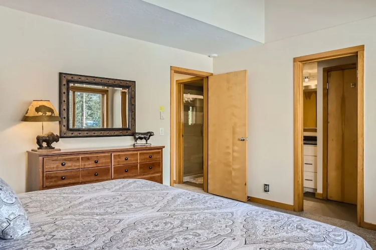 2084 The Pines 3 Bedroom Condo by RedAwning