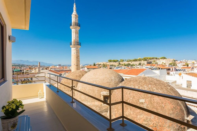 Polyxenia Suites