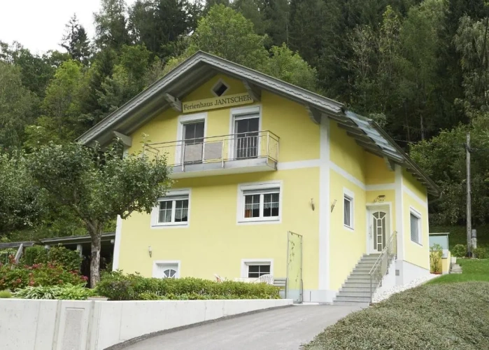 4 Bedrooms Cottage