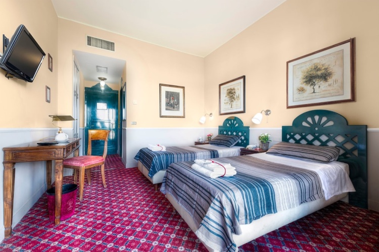 Colony Hotel photo 8