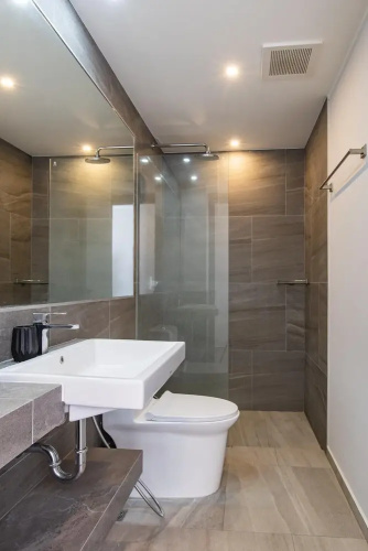 Modern Condo - 1BR & Office T3-528