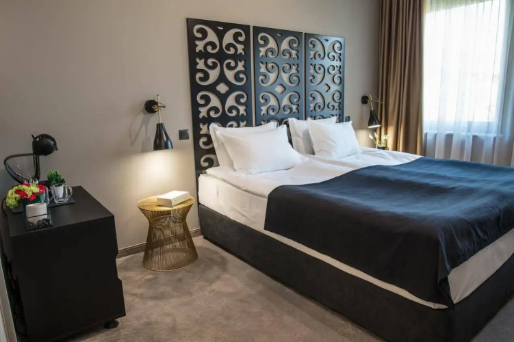 Reverence Hotel