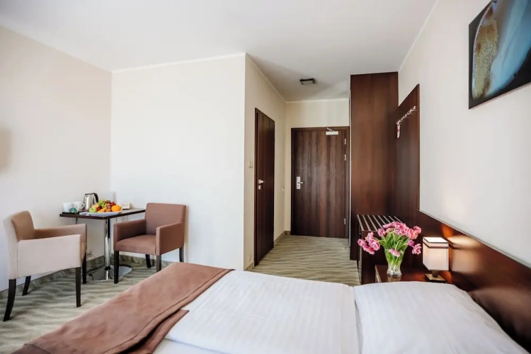 1 Bedroom Superior Twin room with balcony and with lake view