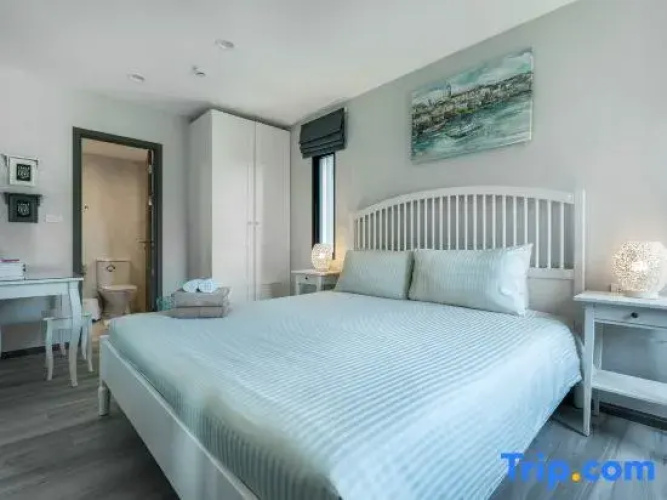 Studio Apartment by the Sea