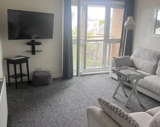2 Bed Flat - Sleeps 4 - Pets - Parking - Wifi