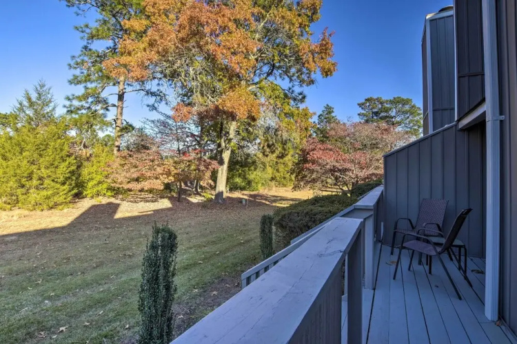 Modern Townhome w/ Deck & Golf Course Views!
