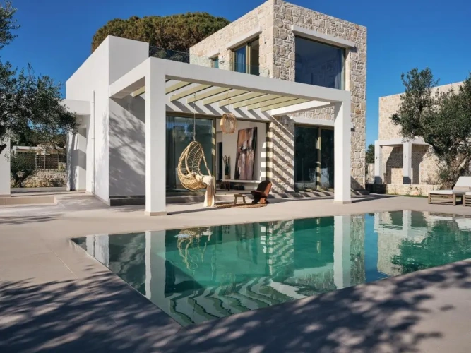 2 Bedrooms Villa