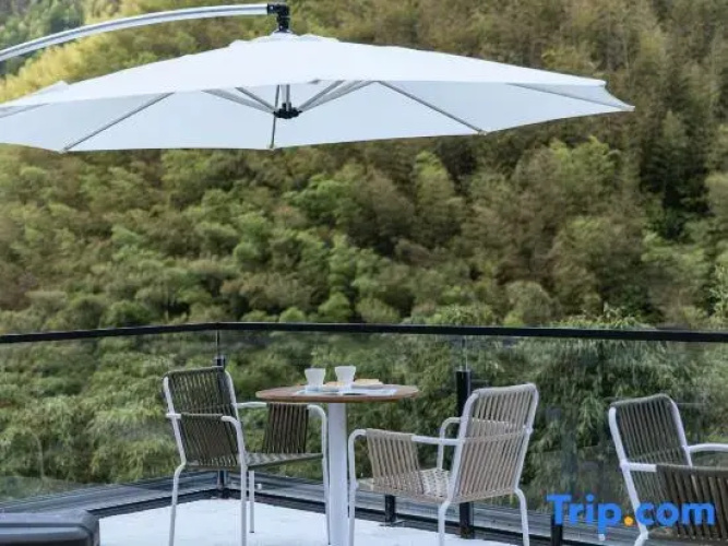 Anji Riverside Inn