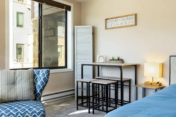 2782 Slopeside 1 Bedroom Condo by RedAwning