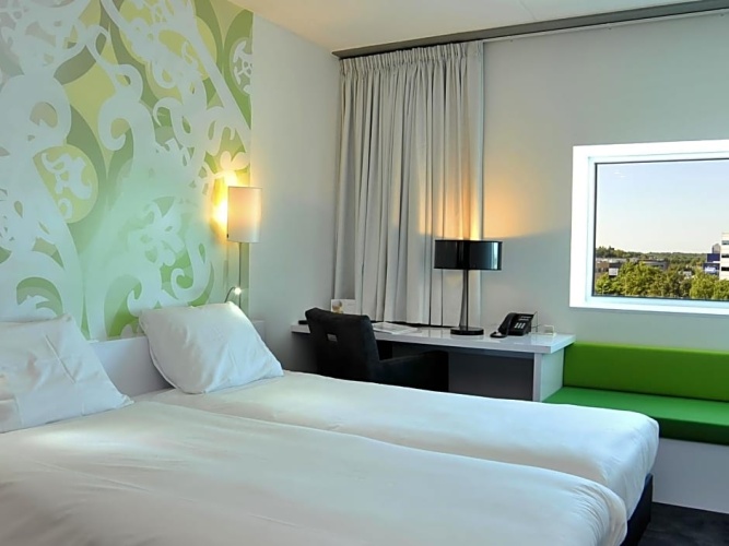 Standard Twin room with view