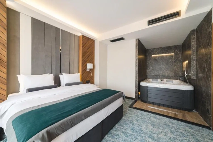 Deluxe Suite
