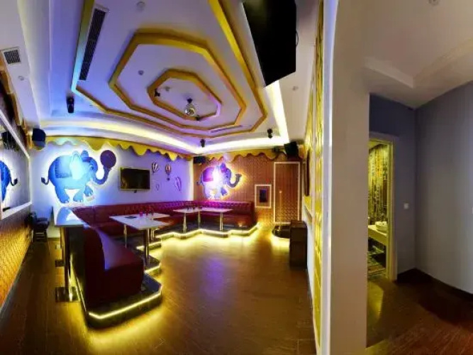 Knight's Hotel Europark Resort